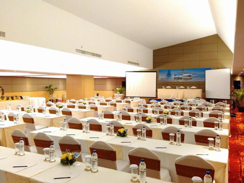 Grand Sovereign Kuta Lombok Extérieur photo